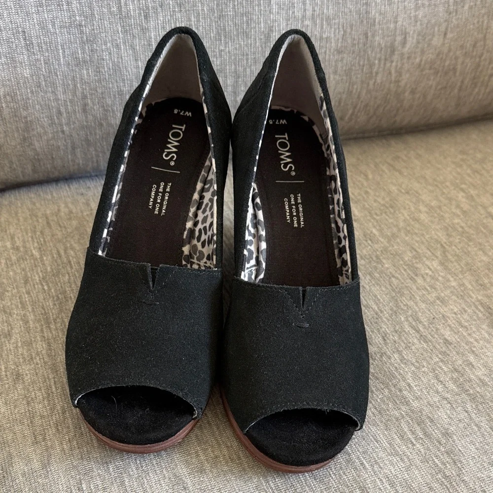 Toms Michelle Black Suede Peep Toe Wedge Sandals Women’s Size 7.5